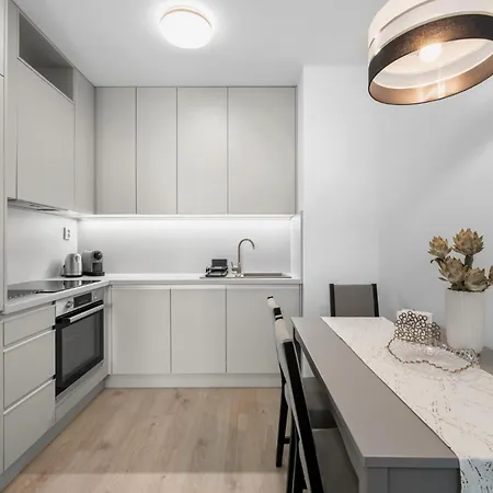 Brand New, Cozy Free Parking *